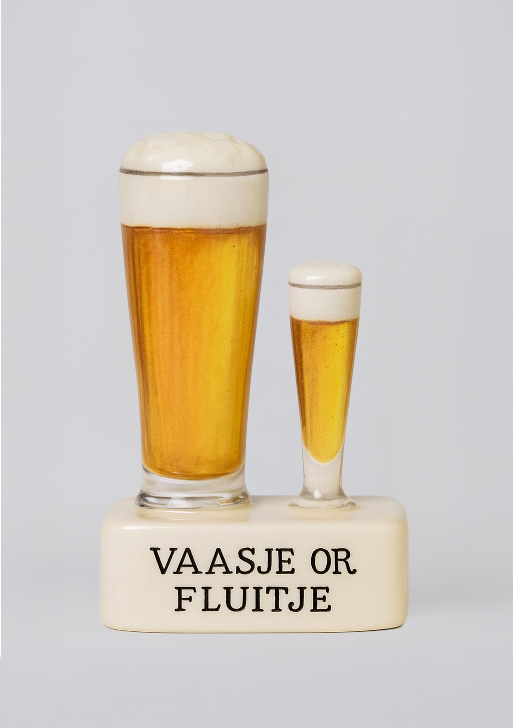 Foreigners learn Dutch through “fiets” and “kaas”; locals through “fluitje” and “vaasje.”