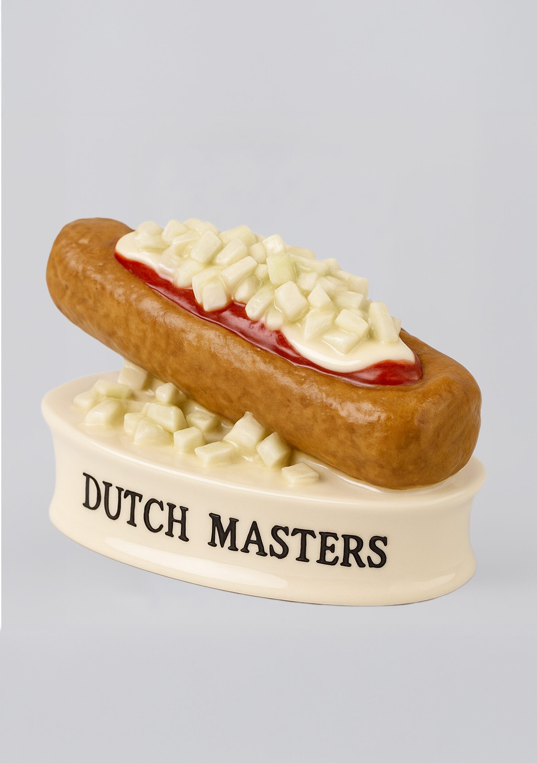 The frikandel speciaal is the only dish that already looks like it has a hangover.