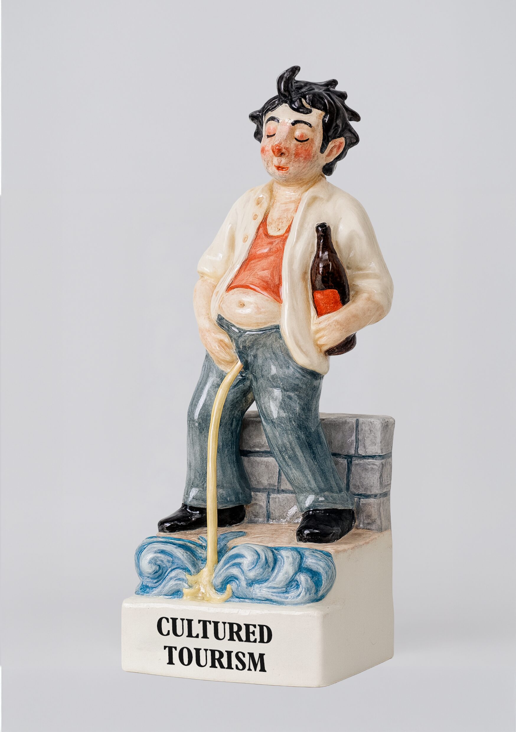 Forget museums, this is the tourist performance piece nobody asked for. A belly, a beer, and a very public fountain.