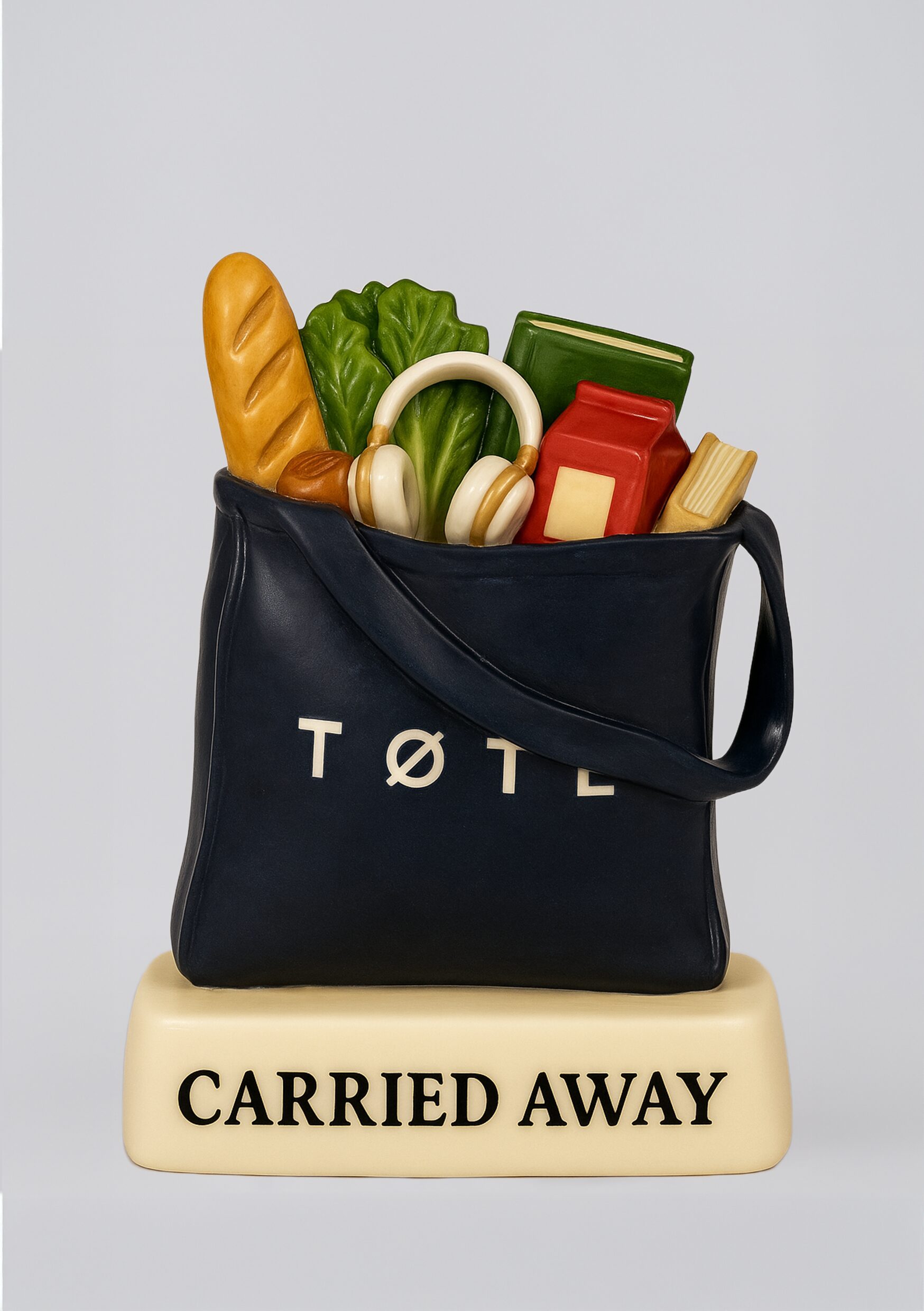 This TØTE has seen it all: market hauls, laptops, unread novels, and at least three headphones. The only thing it can’t carry lightly is your shoulder.